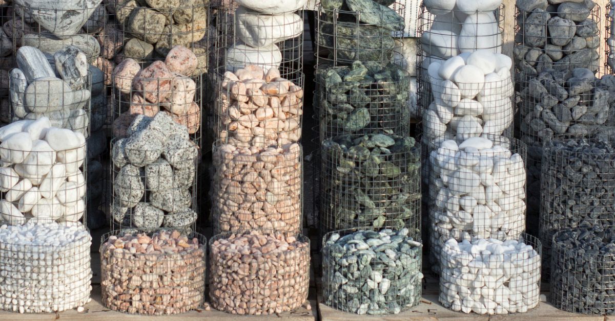 Granitskærver i forskellige størrelser